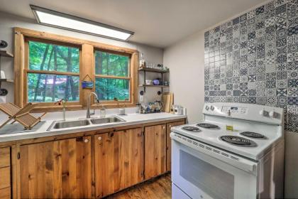 Vilas Creekside Treetop Cabin with Views! - image 9