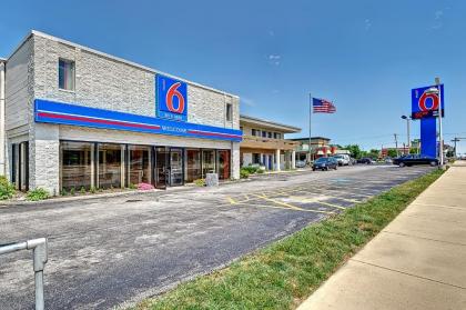 Motel 6-Villa Park IL - Chicago West - image 12