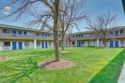 Motel 6-Villa Park IL - Chicago West - image 9