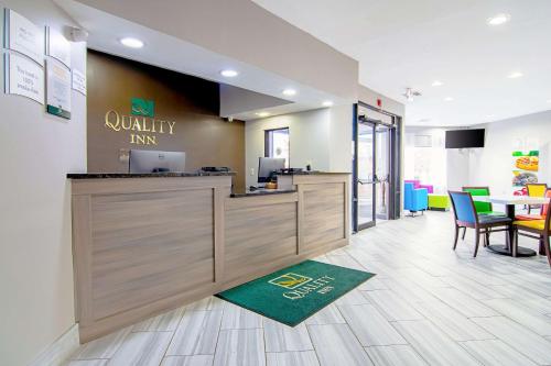 Quality Inn - image 2