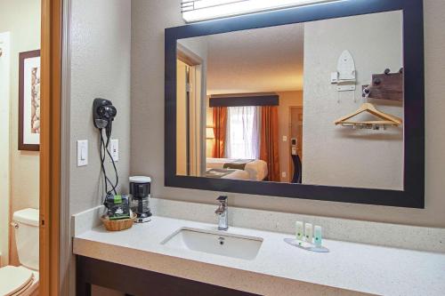 Quality Inn - image 5