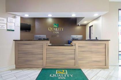 Quality Inn - image 7