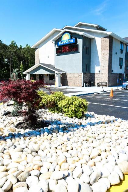 Days Inn by Wyndham Villa Rica - image 12