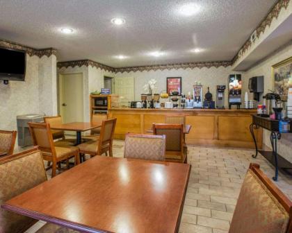 Econo Lodge Villa Rica - image 13