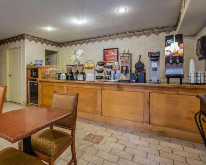 Econo Lodge Villa Rica - image 15