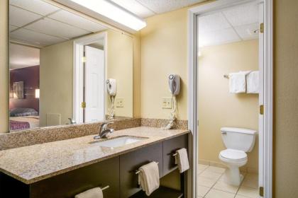 Red Roof Inn Vincennes - image 7