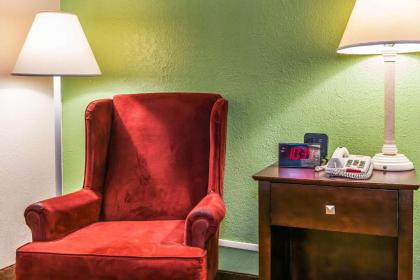 Econo Lodge Vincennes - image 14