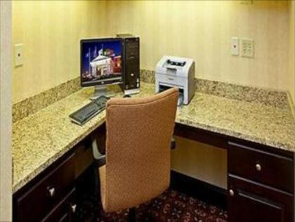 Holiday Inn Express Vincennes - image 12