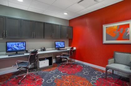 Hampton Inn Vincennes - image 12