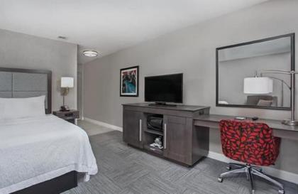 Hampton Inn Vincennes - image 15