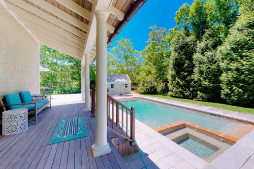 #OB Pool House - main image