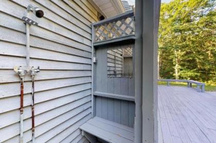 3 Bed 2 Bath Vacation home in West Tisbury - image 4