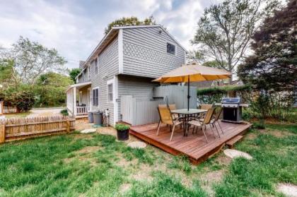 Oak Bluffs Cottage - image 3