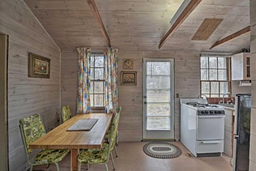 Cozy Cottage on Marthas Vineyard Less Than 1 Mi to Beaches - main image