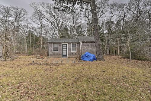 Cozy Cottage on Marthas Vineyard Less Than 1 Mi to Beaches - image 5