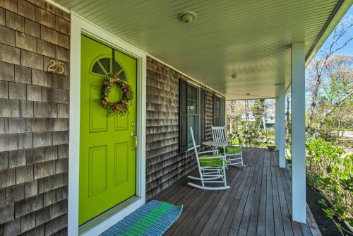 Traditional Marthas Vineyard Home with Porch and Yard - image 3