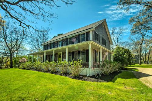 Traditional Marthas Vineyard Home with Porch and Yard - image 4