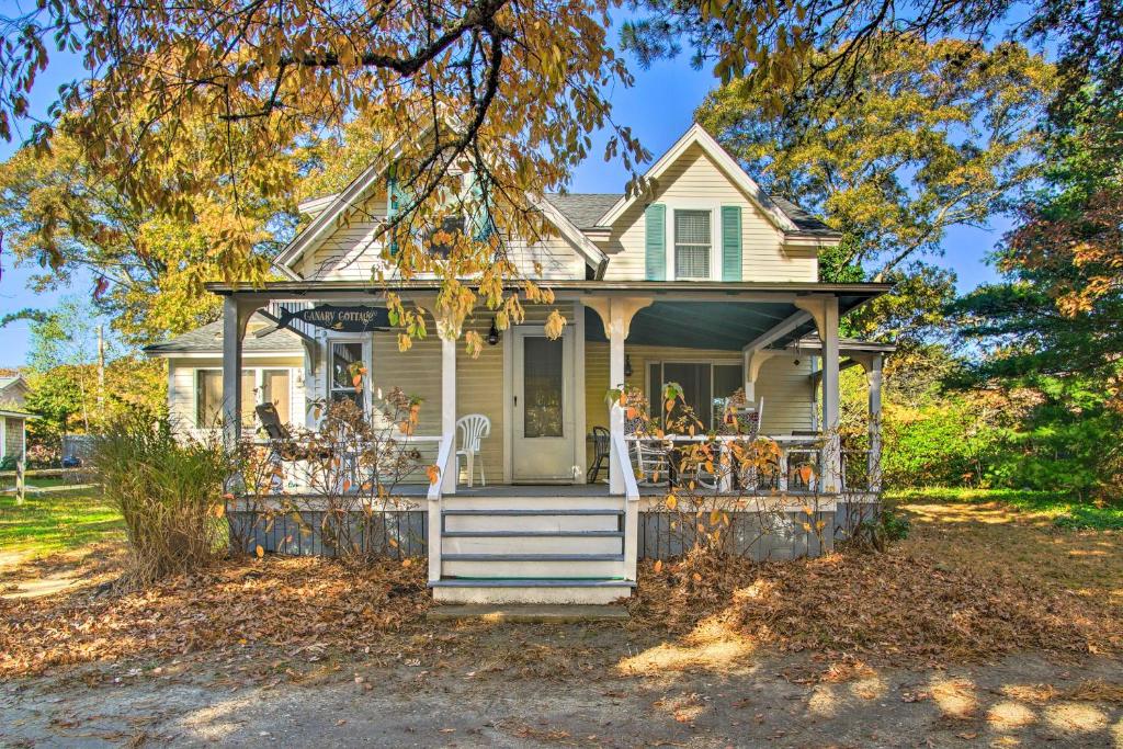 Oak Bluffs Family Home Less Than 1 Mi to Town and Beach - image 2