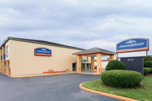 Howard Johnson by Wyndham Virginia Beach - main image