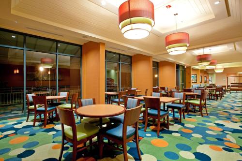 Holiday Inn Express Hotel & Suites Virginia Beach Oceanfront an IHG Hotel - image 4