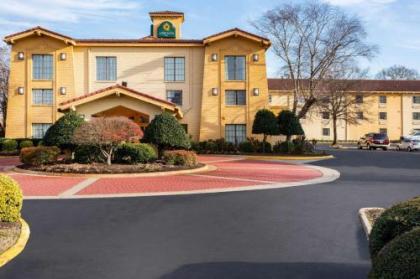 La Quinta Inn & Suites by Wyndham Norfolk Virginia Beach - image 1