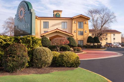 La Quinta Inn & Suites by Wyndham Norfolk Virginia Beach - image 2