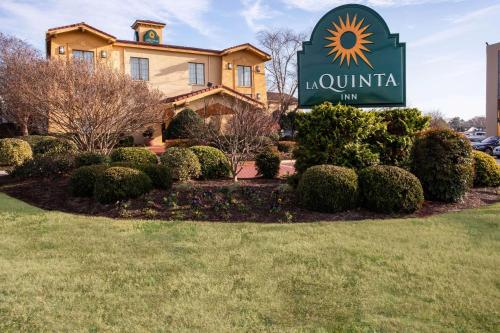 La Quinta Inn & Suites by Wyndham Norfolk Virginia Beach - image 3