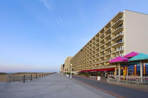DoubleTree by Hilton Oceanfront Virginia Beach - main image