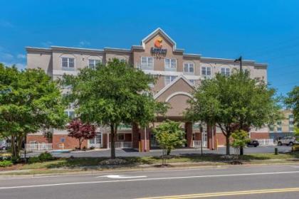 Comfort Inn & Suites Virginia Beach-Norfolk Airport - image 1