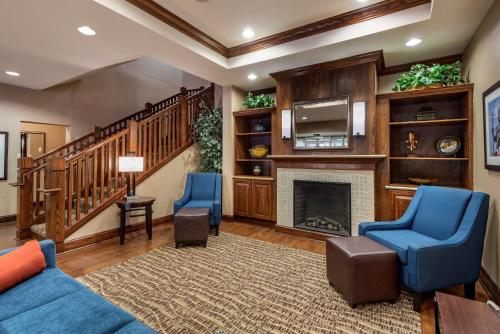 Comfort Inn & Suites Virginia Beach-Norfolk Airport - image 3