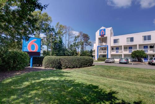 Motel 6 Virginia Beach - main image