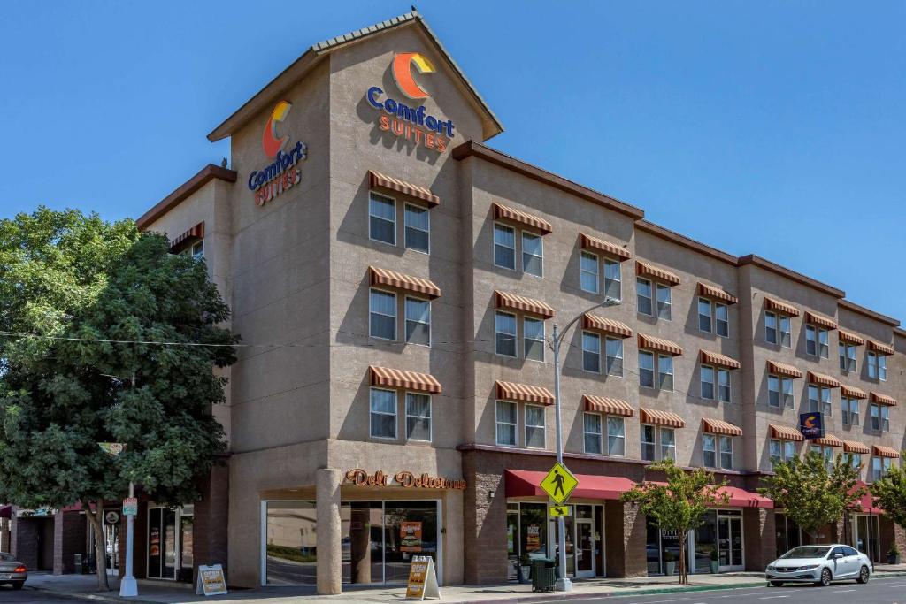 Comfort Suites Visalia Convention Center - main image