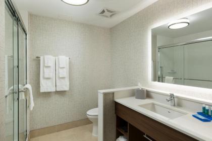 Holiday Inn Express Visalia-Sequoia Gateway Area an IHG Hotel - image 2