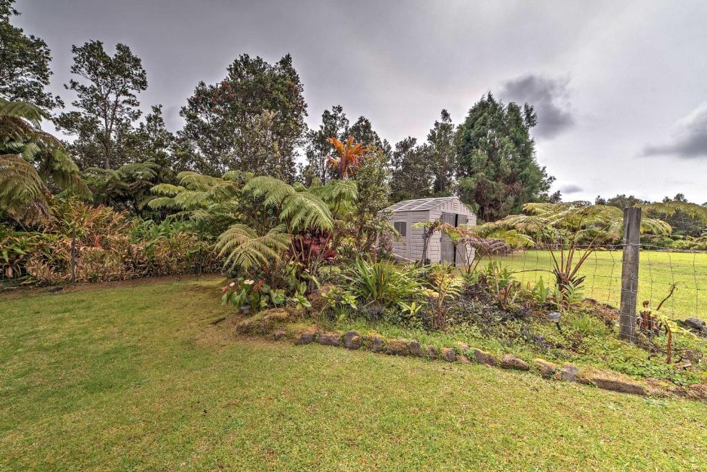 Serene Tropical Volcano Home on Private Half Acre! - image 3