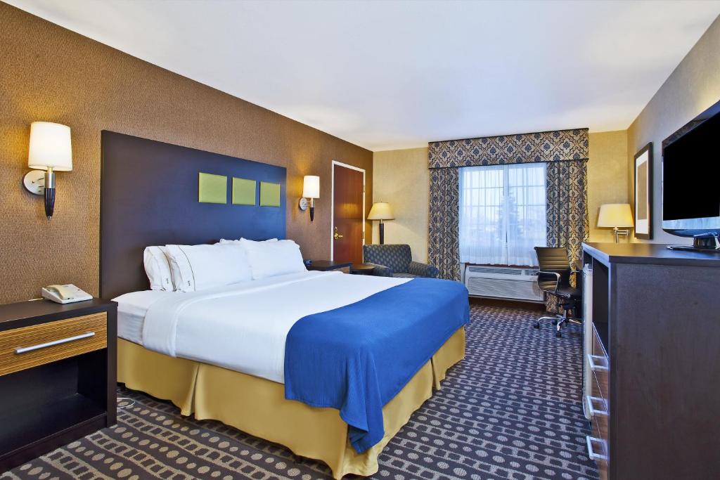 Holiday Inn Express Hotel & Suites Wabash - image 2