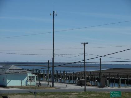 Second Floor Apartment - water & town views - image 10