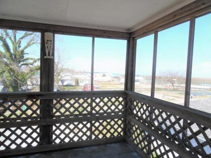 Second Floor Apartment - water & town views - image 8