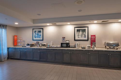 Hampton Inn Waco North - image 2