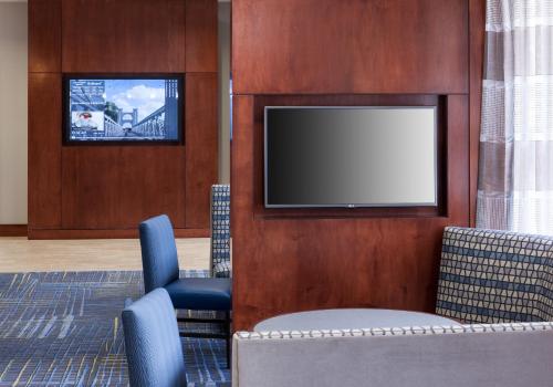 Courtyard by Marriott Waco - image 4