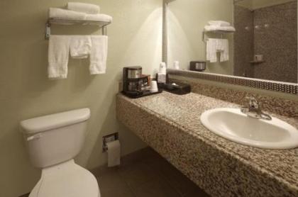 Americas Best Value Inn Waco - Franklin Avenue - image 4