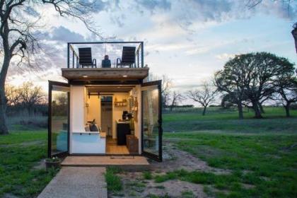 Elegant Container Home Tiny House#1 Near Magnolia - image 2