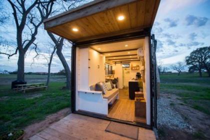 Elegant Container Home Tiny House#1 Near Magnolia - image 3