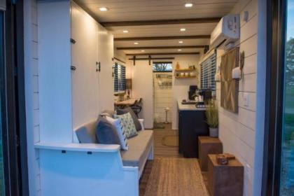 Elegant Container Home Tiny House#1 Near Magnolia - image 5