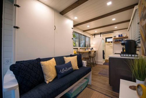 Elegant Container Tiny House Yellow & Blue - image 2