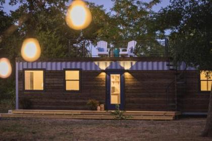 Container Tiny Home 12 min to Magnolia Silos and Baylor - image 4