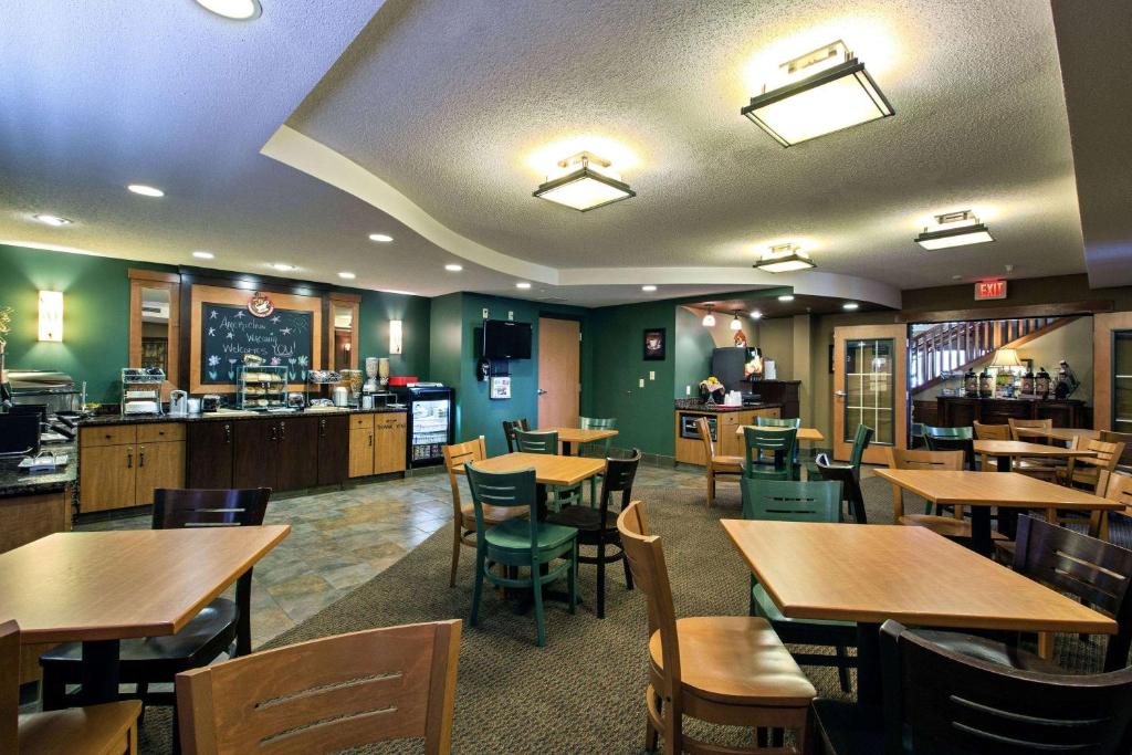 AmeriVu Inn and Suites - Waconia - image 7