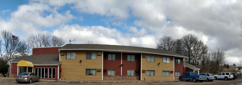 Waconia Inn and Suites - image 3