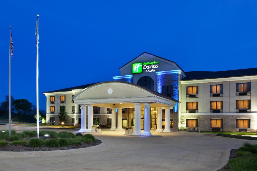 Holiday Inn Express Hotel & Suites Wadsworth an IHG Hotel - image 2