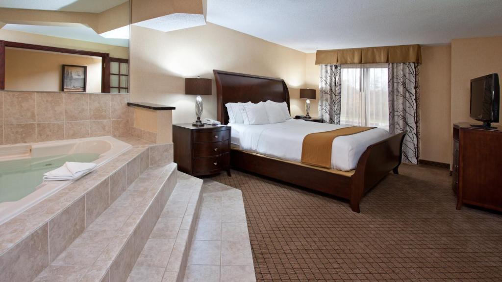 Holiday Inn Express Hotel & Suites Wadsworth an IHG Hotel - image 6