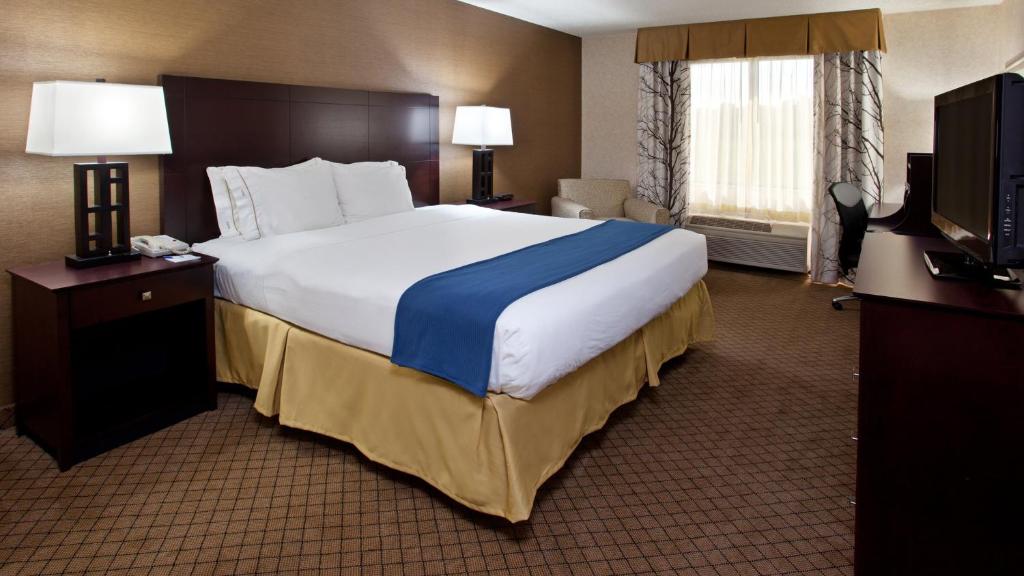 Holiday Inn Express Hotel & Suites Wadsworth an IHG Hotel - image 7